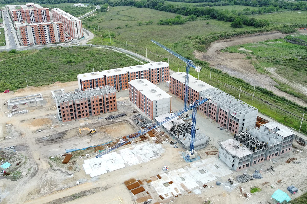 Avance de obra en Octubre del proyecto Mandarino Arboleda Campestre en Ibague, mostrando progreso en construcción y diseño residencial.