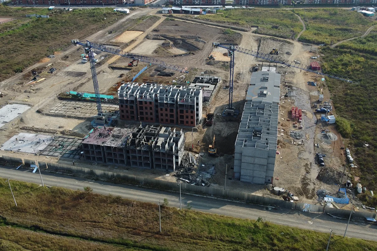 Avance de obra en Agosto del proyecto Mandarino Arboleda Campestre en Ibague, mostrando progreso en construcción y diseño residencial.