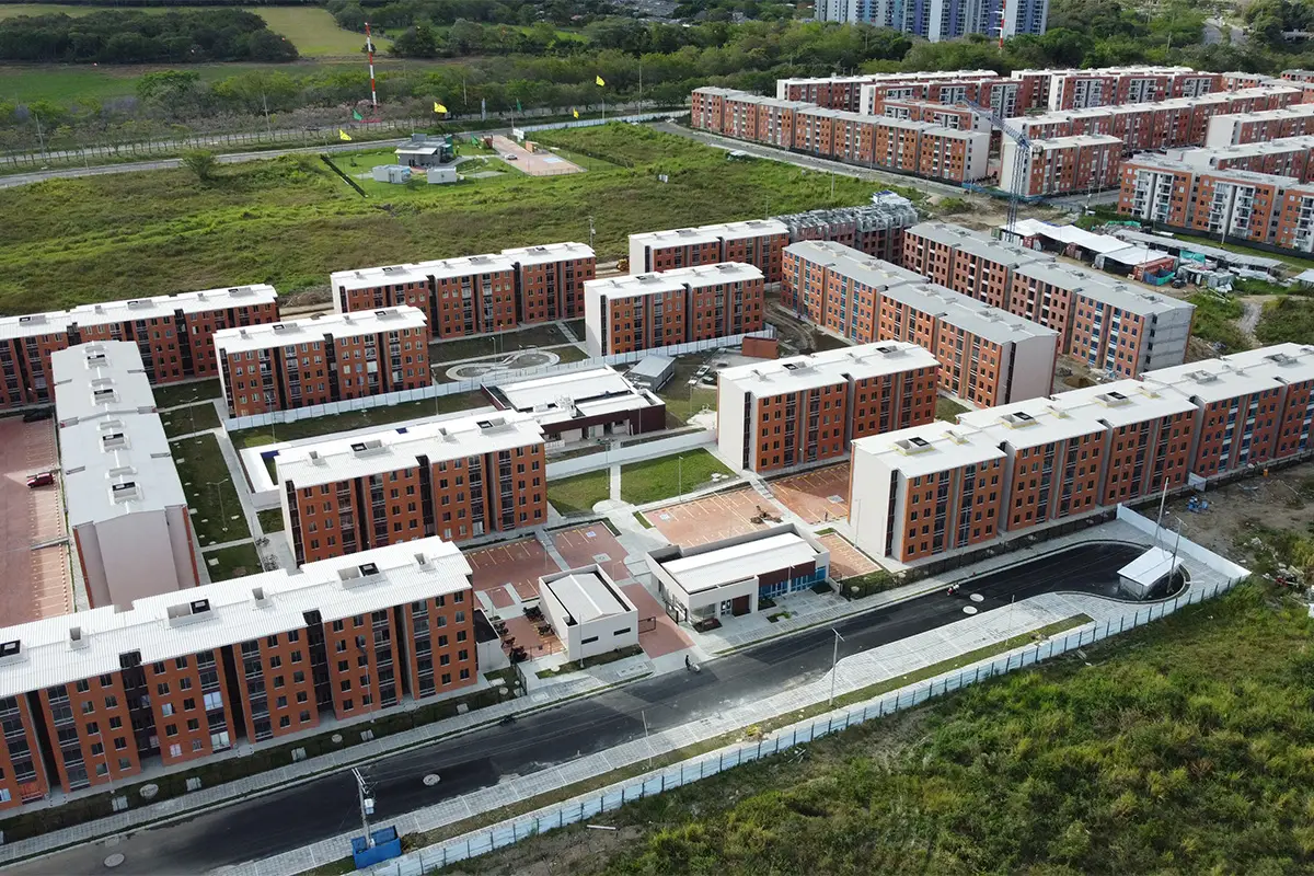 Avance de obra en agosto de 2025 del proyecto Mandarino Arboleda Campestre en Ibague, mostrando progreso en construcción y diseño residencial.