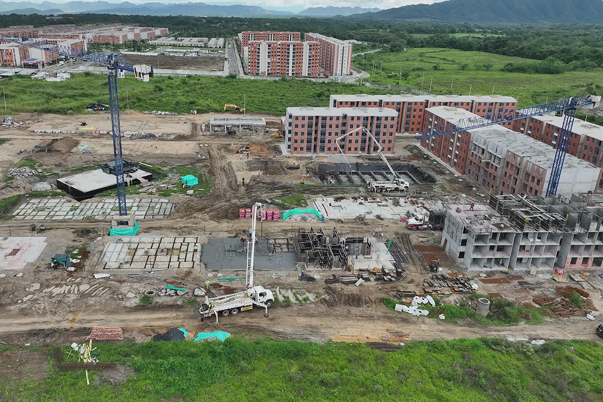 Avance de obra en Noviembre del proyecto Mandarino Arboleda Campestre en Ibague, mostrando progreso en construcción y diseño residencial.