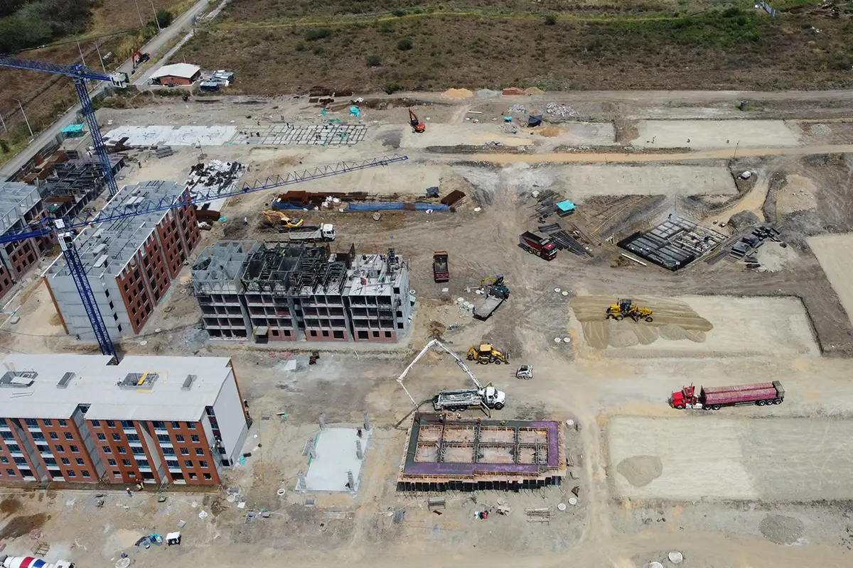 Avance de obra en Septiembre del proyecto Mandarino Arboleda Campestre en Ibague, mostrando progreso en construcción y diseño residencial.